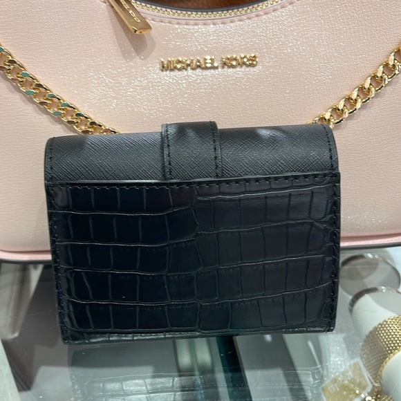 MICHAEL KORS CARMEN MEDIUM LOGO AND FAUX LEATHER WALLET BLACK
NWT - Picture 9 of 16